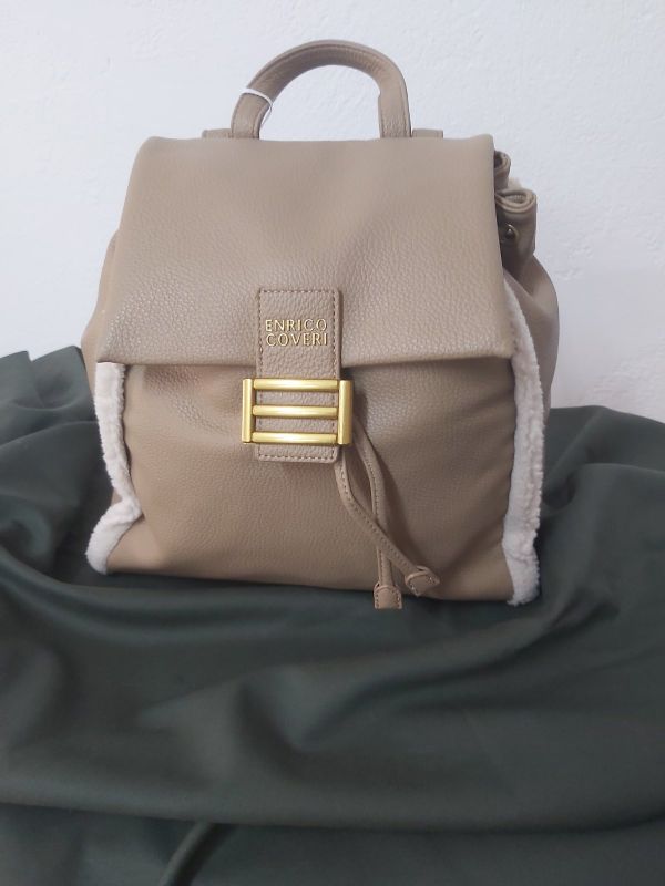 Τσάντα τύπου backpack απο δερματίνη