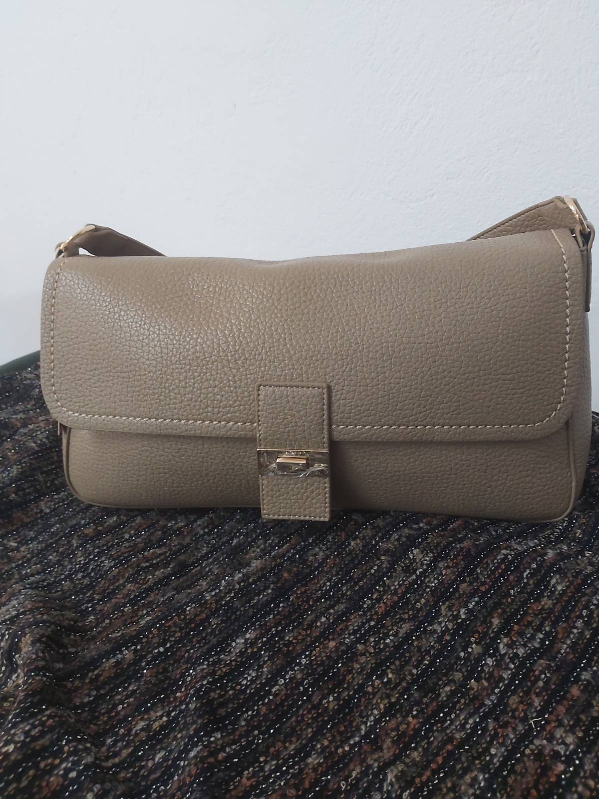 Δερματίνη τσάντα με διπλό λουράκι