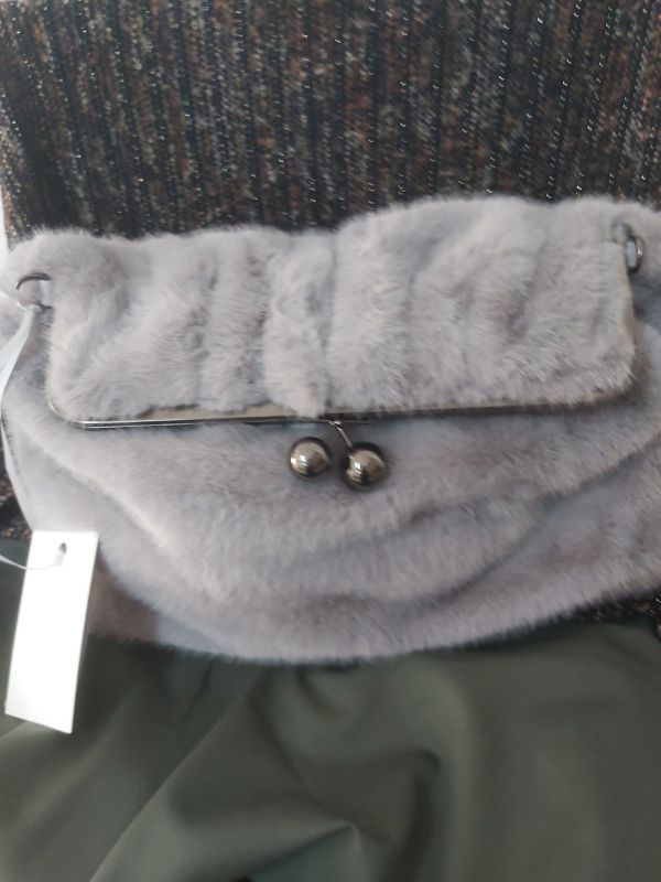 Clutch γούνινο με διπλό λουράκι